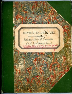 Couverture du cahier cadastral du domaine. Couverture toilée, 27,5 x 22 cm. 1895